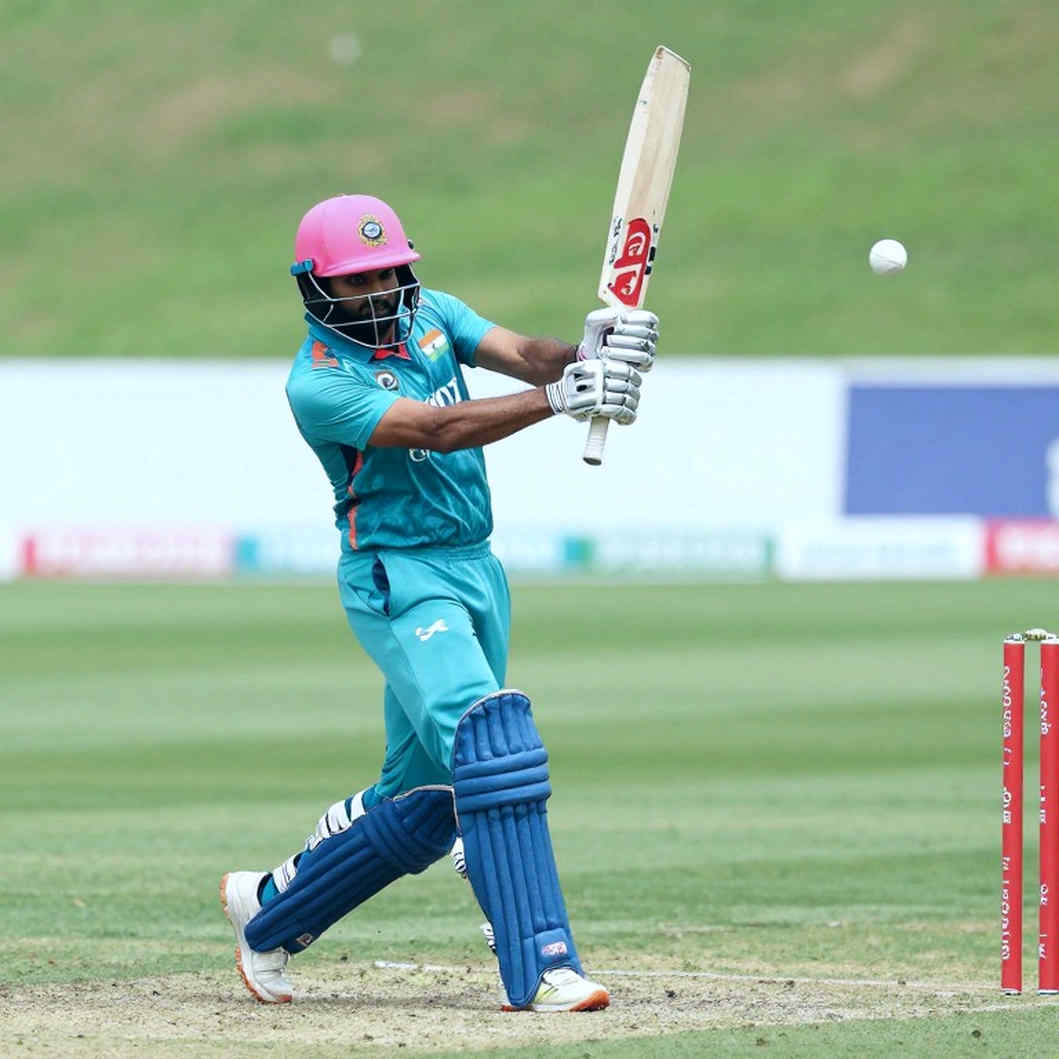 Same Left-Arm Pace, Three Price Tags: Testing the Blockchain Ledger in Cricket's Market Same Left-Arm Pace, Three Price Tags: Testing the Blockchain Ledger in Cricket's Market