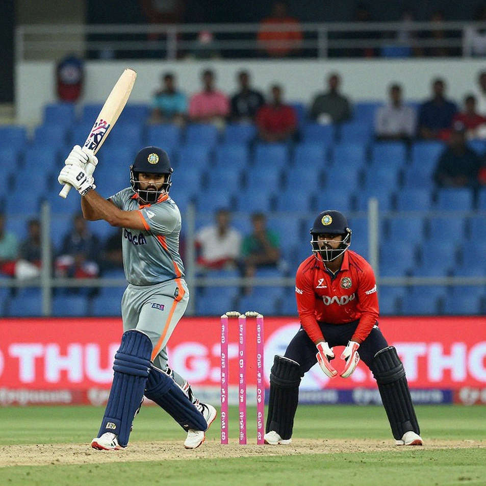 The Silence of the Middle Overs: Bangladesh's Tempo Accounting in Tournament Cricket The Silence of the Middle Overs: Bangladesh's Tempo Accounting in Tournament Cricket