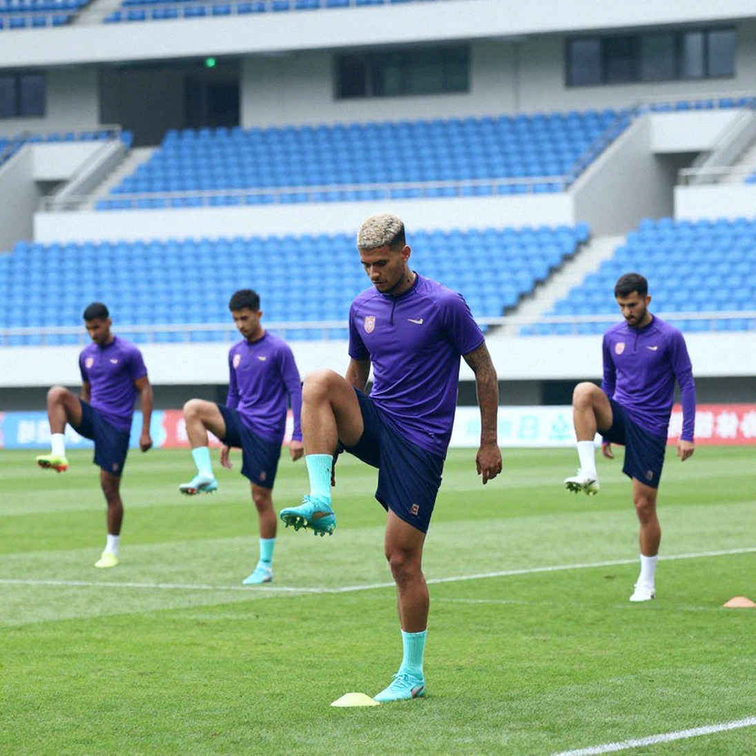 Passes in an Empty Stadium: How the Tactical Truth of Women's Football Stayed Behind the Publicity Passes in an Empty Stadium: How the Tactical Truth of Women's Football Stayed Behind the Publicity